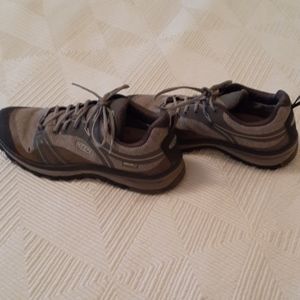 Keen waterproof hiking shoes